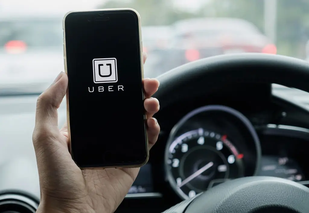 Red Flags to Watch for Before Hiring a Uber Accident Lawyer